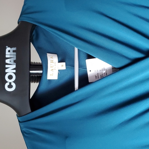 Green Laura plus faux wrap dress in size 14 NWT - Picture 2 of 7